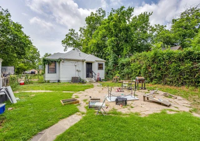 Photo 3 of Single family home for sale at 2529 Primrose Ave, Fort Worth, TX 76111 | MLS# 21273628 | Listing updated on 2026-09-04