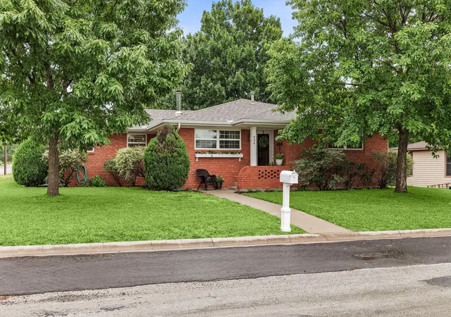 Homes for sale in Muenster, TX | 934 N Maple St, Muenster, TX 76252 | MLS# 21239018