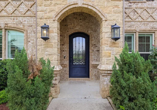 Photo 4 of Sale Pending at 7417 Seclusion Ridge Dr, Arlington, TX 76001 | MLS# 21277194 | Listing updated on 2026-08-28