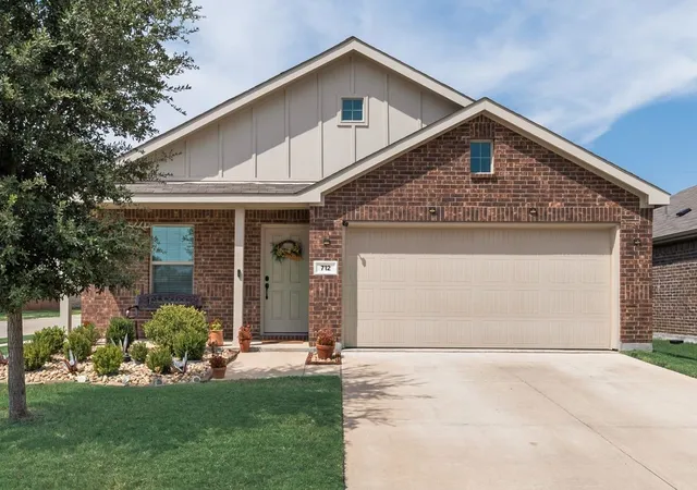 Photo 1 of Single family home for sale at 712 Odlozil Ln, Ennis, TX 75119 | MLS# 21277466 | Listing updated on 2026-10-02