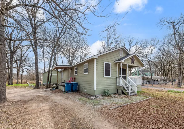 Homes for sale in Gun Barrel City, TX | 222 Meadow Lake Dr, Gun Barrel City, TX 75156 | MLS# 21276257