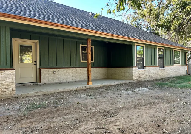 Homes for sale in Grandview, TX | 405 S 6th St, Grandview, TX 76050 | MLS# 21273995