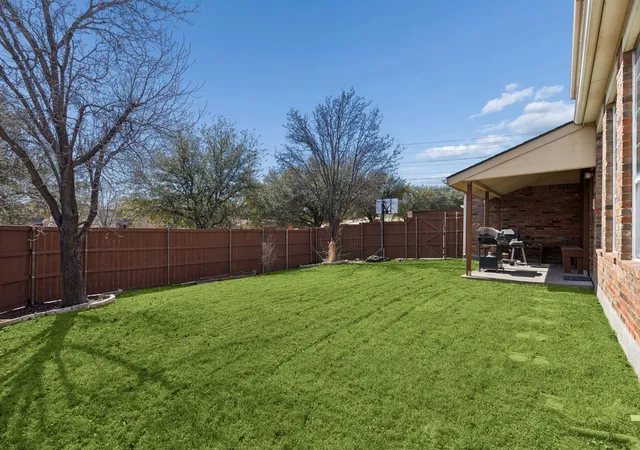 Homes for sale in Irving, TX | 1200 Cedar Valley Dr, Irving, TX 75063 | MLS# 21275400