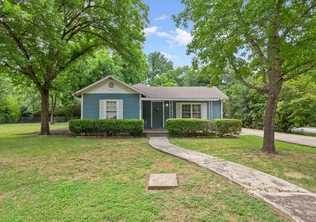 Photo 1 of Single family home for sale at 802 Avenue A, Valley Mills, TX 76689 | MLS# 21276848 | Listing updated on 2026-07-22