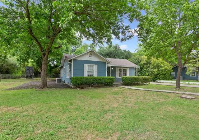 Photo 2 of Single family home for sale at 802 Avenue A, Valley Mills, TX 76689 | MLS# 21276848 | Listing updated on 2026-07-22