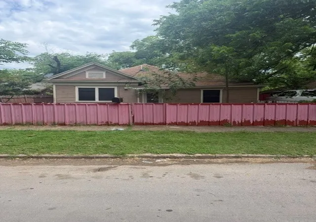 Homes for sale in Dallas, TX | 417 W Brooklyn Ave, Dallas, TX 75208 | MLS# 21277672