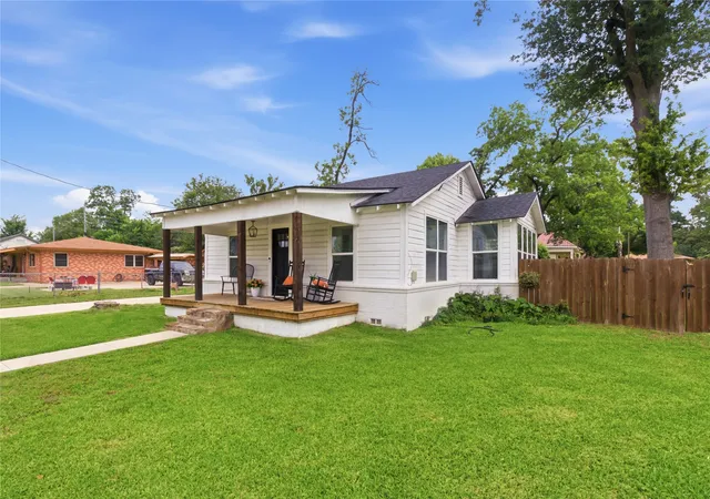 Homes for sale in Winnsboro, TX | 307 Locust St, Winnsboro, TX 75494 | MLS# 21277603