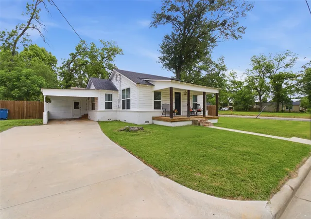 Homes for sale in Winnsboro, TX | 307 Locust St, Winnsboro, TX 75494 | MLS# 21277603