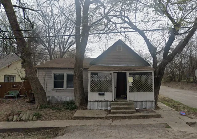 Homes for sale in Bonham, TX | 519 S 5th St, Bonham, TX 75418 | MLS# 21274040
