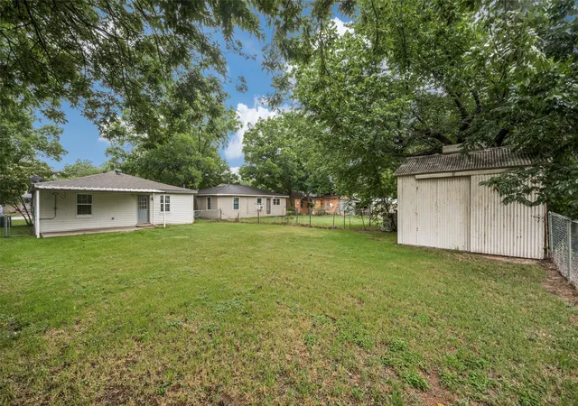 Homes for sale in Bowie, TX | 717 Small St, Bowie, TX 76230 | MLS# 21274490