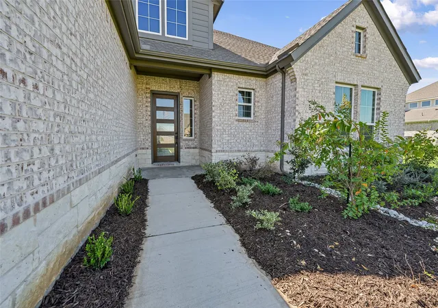 Photo 4 of Single family home for sale at 585 Brown Rd, Leonard, TX 75452 | MLS# 21273042 | Listing updated on 2026-10-08