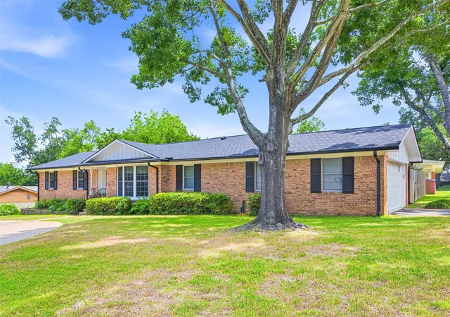 Homes for sale in Tyler, TX | 1901 Sterling Dr, Tyler, TX 75701 | MLS# 21276868