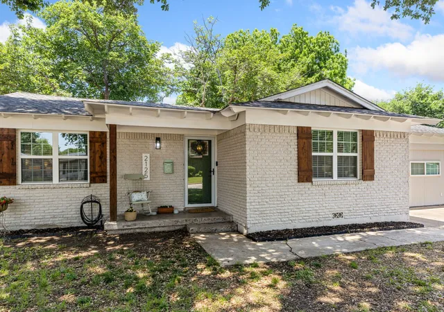 Homes for sale in Haltom City, TX | 2125 Elton Rd, Haltom City, TX 76117 | MLS# 21277670