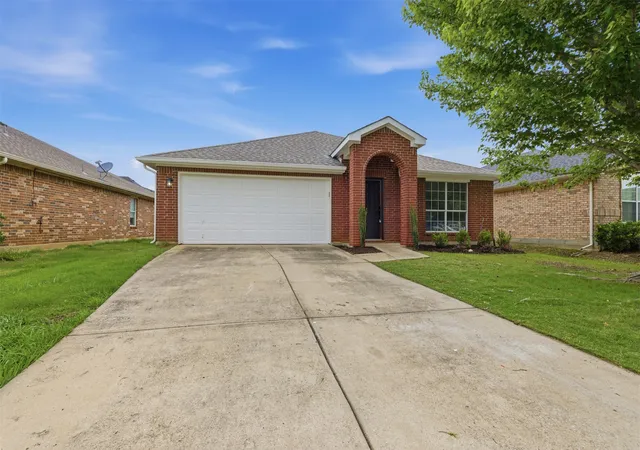 Homes for sale in Little Elm, TX | 2051 Sunny Side Dr, Little Elm, TX 75068 | MLS# 21276586