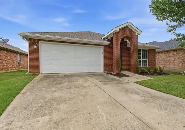 Homes for sale in Little Elm, TX | 2051 Sunny Side Dr, Little Elm, TX 75068 | MLS# 21276586