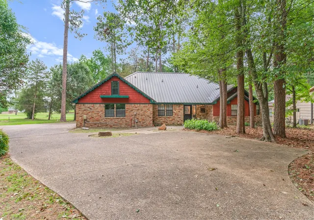 Photo 2 of Single family home for sale at 442 Greenbriar Trl, Holly Lake Ranch, TX 75765 | MLS# 21277745 | Listing updated on 2026-09-01