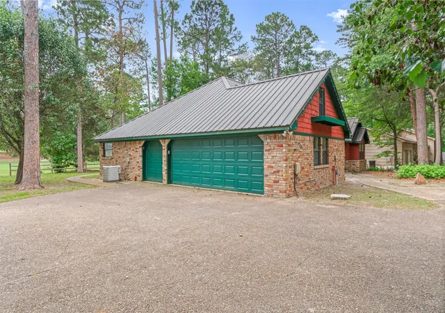 Photo 3 of Single family home for sale at 442 Greenbriar Trl, Holly Lake Ranch, TX 75765 | MLS# 21277745 | Listing updated on 2026-09-01