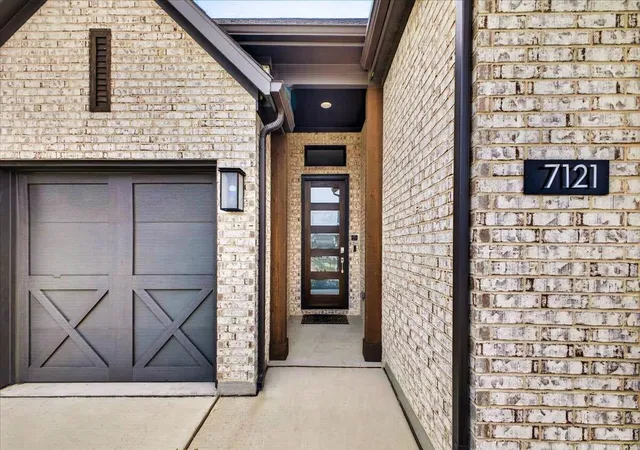 Photo 3 of Sale Pending at 7121 Mantle Ridge Dr, Fort Worth, TX 76179 | MLS# 21275512 | Listing updated on 2026-07-06