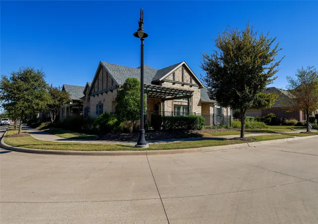 Photo 2 of Townhouse for sale at 878 Hatton Sumner Pl, Arlington, TX 76005 | MLS# 21276937 | Listing updated on 2026-08-22