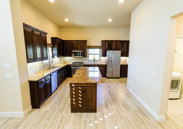 Photo 3 of Townhouse for sale at 878 Hatton Sumner Pl, Arlington, TX 76005 | MLS# 21276937 | Listing updated on 2026-08-22