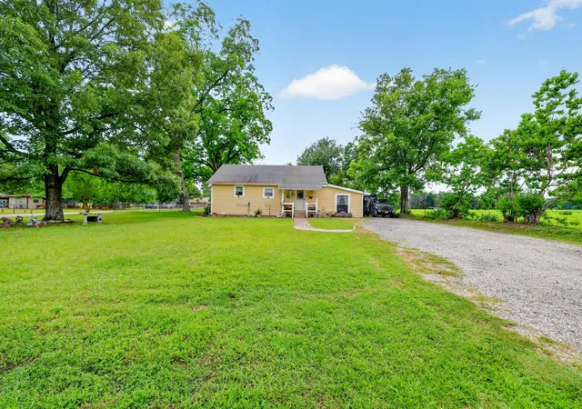 Photo 1 of Single family home for sale at 610 Crooked Creek Rd, Edgewood, TX 75117 | MLS# 21276758 | Listing updated on 2026-09-22