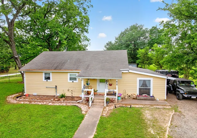 Photo 3 of Single family home for sale at 610 Crooked Creek Rd, Edgewood, TX 75117 | MLS# 21276758 | Listing updated on 2026-09-22
