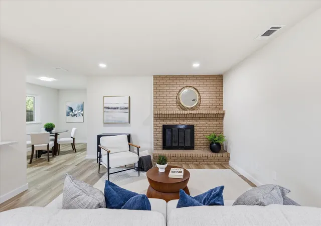 Photo 4 of Single family home for sale at 419 Summit Dr, Richardson, TX 75081 | MLS# 21277950 | Listing updated on 2026-07-17