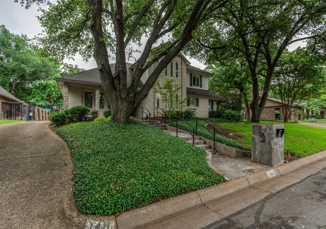Photo 1 of Single family home for sale at 1411 Clubview Ct, Arlington, TX 76013 | MLS# 21265645 | Listing updated on 2026-08-31