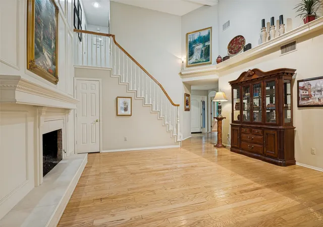 Photo 3 of Single family home for sale at 1411 Clubview Ct, Arlington, TX 76013 | MLS# 21265645 | Listing updated on 2026-08-31