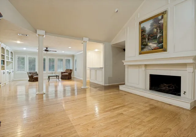 Photo 3 of Single family home for sale at 1411 Clubview Ct, Arlington, TX 76013 | MLS# 21265645 | Listing updated on 2026-08-31