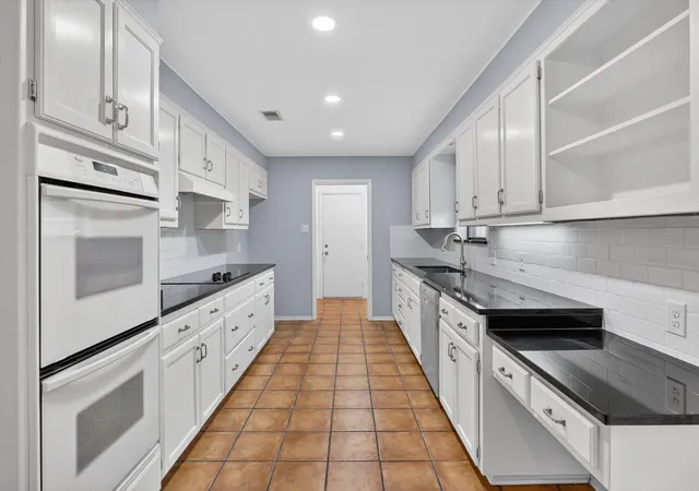 3rd image of 4083 Hidden View Cir, Fort Worth, TX 76109 | MLS# 21276783