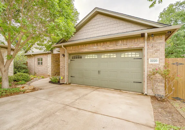 Photo 1 of Sale Pending at 2220 Cobblestone Ct, Granbury, TX 76049 | MLS# 21276315 | Listing updated on 2026-08-17