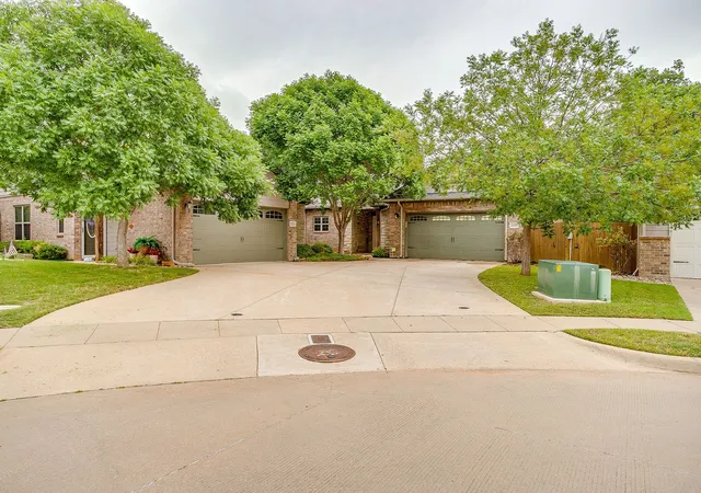 Photo 3 of Sale Pending at 2220 Cobblestone Ct, Granbury, TX 76049 | MLS# 21276315 | Listing updated on 2026-08-17