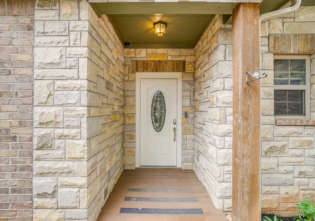 Photo 3 of Sale Pending at 2220 Cobblestone Ct, Granbury, TX 76049 | MLS# 21276315 | Listing updated on 2026-08-17