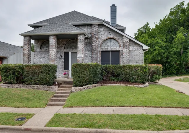 Photo 2 of Sale Pending at 1525 Liberty Ln, Mesquite, TX 75149 | MLS# 21277893 | Listing updated on 2026-07-25