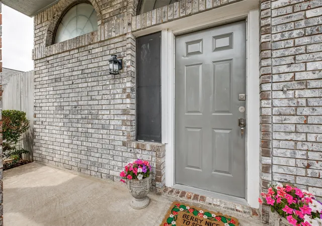 Photo 3 of Sale Pending at 1525 Liberty Ln, Mesquite, TX 75149 | MLS# 21277893 | Listing updated on 2026-07-25