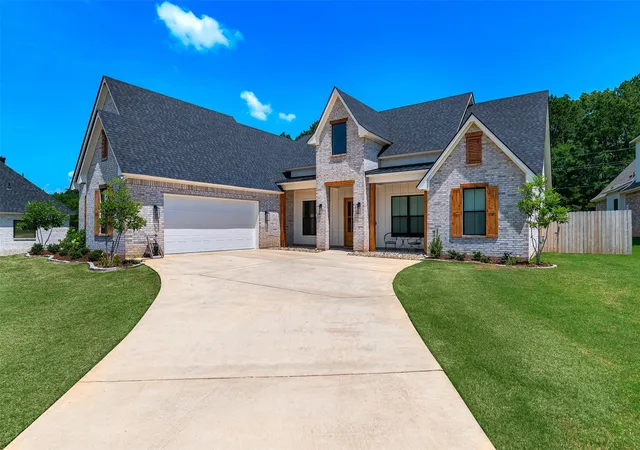 Photo 2 of Sale Pending at 414 Newburn Ln, Shreveport, LA 71106 | MLS# 21277731 | Listing updated on 2026-08-21