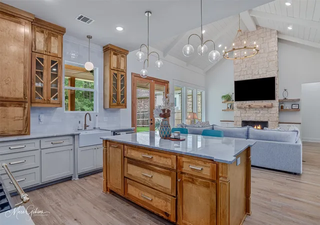 Photo 3 of Sale Pending at 414 Newburn Ln, Shreveport, LA 71106 | MLS# 21277731 | Listing updated on 2026-08-21