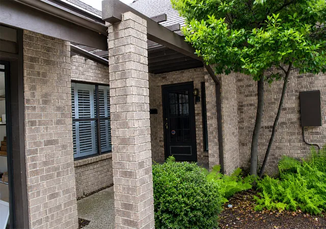 2nd image of 4241 Clear Lake Cir, Fort Worth, TX 76109 | MLS# 21269656