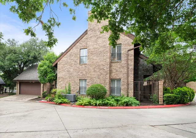 3rd image of 4241 Clear Lake Cir, Fort Worth, TX 76109 | MLS# 21269656