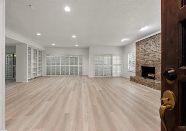 4th image of 4241 Clear Lake Cir, Fort Worth, TX 76109 | MLS# 21269656