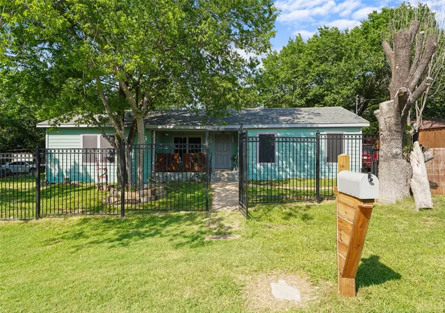 Homes for sale in Dallas, TX | 12809 Sultana St, Dallas, TX 75253 | MLS# 21278075