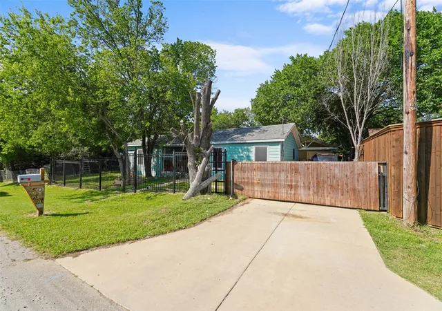 Homes for sale in Dallas, TX | 12809 Sultana St, Dallas, TX 75253 | MLS# 21278075