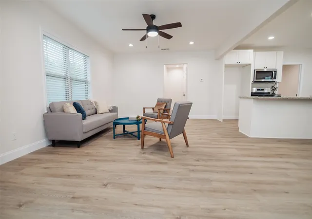 Photo 2 of Single family home for sale at 305 Ball St, Whitewright, TX 75491 | MLS# 21277712 | Listing updated on 2026-08-31