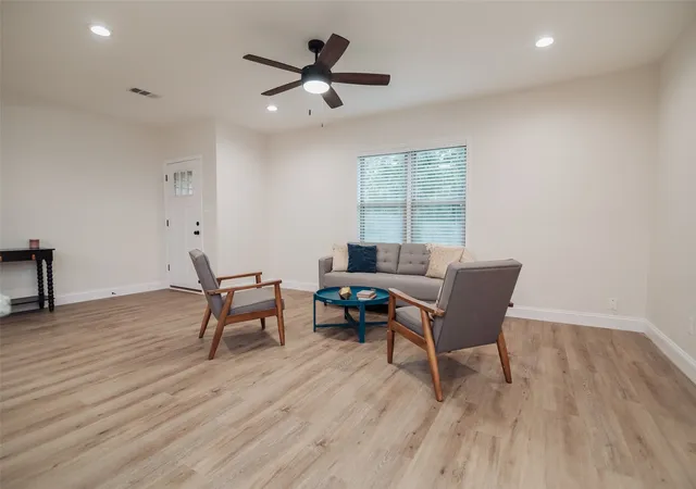 Photo 3 of Single family home for sale at 305 Ball St, Whitewright, TX 75491 | MLS# 21277712 | Listing updated on 2026-08-31