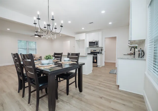Photo 3 of Single family home for sale at 305 Ball St, Whitewright, TX 75491 | MLS# 21277712 | Listing updated on 2026-10-04