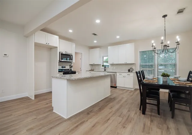 Photo 4 of Single family home for sale at 305 Ball St, Whitewright, TX 75491 | MLS# 21277712 | Listing updated on 2026-10-04