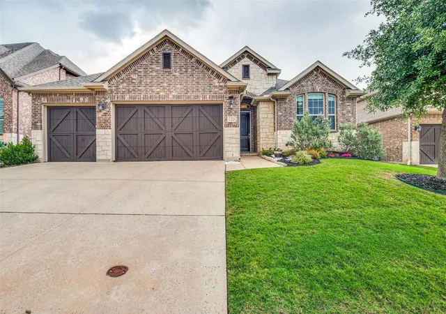 Photo 2 of Sale Pending at 120 Shadow Creek Ln, Lake Dallas, TX 75065 | MLS# 21277721 | Listing updated on 2026-07-28