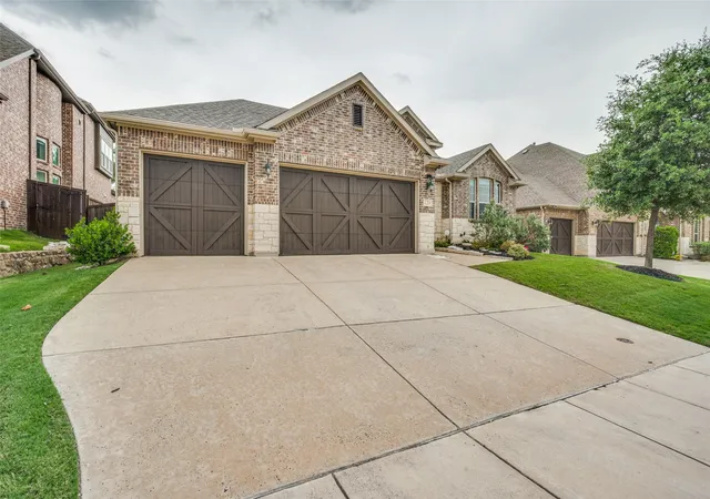 Photo 3 of Sale Pending at 120 Shadow Creek Ln, Lake Dallas, TX 75065 | MLS# 21277721 | Listing updated on 2026-07-28