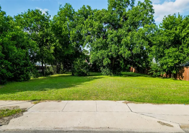 Photo 3 of Land for sale at 1720 & 1722 S 18Th St, Waco, TX 76706 | MLS# 21277539 | Listing updated on 2026-08-12